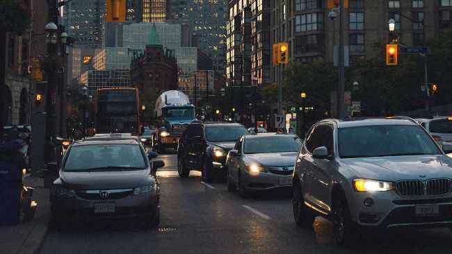 Fazer a manutenção das lâmpadas carro | verificação antes de viajar